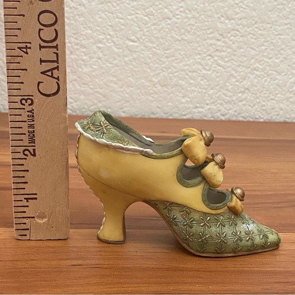 Miniature Ceramic Heels Shoe Figurine - Picture 7 of 10